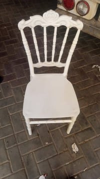 عندي كراسي عدد 95 عضم عاج البيع العنوان بغداد زعفرانيه رقم 07706390819