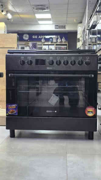 #طباخ_انسايد_INSIDE
الحجم الخارجي: 90 سم عرض × 60 سم عمق تقريباً
عدد الشعلات: 5 شعلات غاز (تشمل شعلة قوية مركزية triple-ring)
سطح الطهى: غاز مع دعامات حديد مصبوبة (Cast Iron)
خاصية أمان: جهاز إيقاف تلقائي للغاز في حالة انطفاء اللهب (Flame-failure device) فول سيفتي
الإشعال: إما كهربائي تلقائي أو يدوي
الباب: زجاج مزدوج (Double-glass door) مع إضاءة داخلية للفرن
ضمان: (٣)سنوات
ملحقات: رف شبك للفرن، صينية عدد (٢) ، وتبسي عدد (١)
مناسبة للغاز الطبيعي (NG) أو غاز البوتان/البرِبتان (LPG) مع تحويل

للحجز او الاستفسار مراسلت الصفحة او الاتصال على الرقم (***********) او زيارة احد افرعنا

🔵🔵🔵🔵🔵🔵🔵🔵

✳️ اهلا وسهلا بكم في 🌹
✳️الفرع الاول - كرادة خارج مقابل حلويات ابو رافل المعرض مفتوح يوميا من الساعة ٧ صباحا الى ٦ مساءا 
✳️الفرع الثاني- البنوك - مجاور مرطبات الصفصاف المعرض مفتوح من الساعة 10 صباحا الى 9 مساءا 
✳️ للطلب او للاستفسار يرجى مراسلة الصفحة
✳️ او الاتصال على ☎️ ***********
✳️ يوجد لدينا توصيل الى جميع مناطق بغداد 🛻🛻🛻
🔆#معرض_المواسم_لتجارة_الاجهزة_الكهربائية
