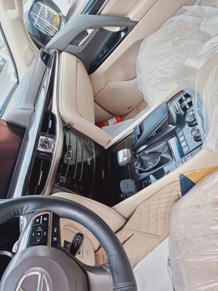 السلام عليكم غوالي لكزز 2017 مكفوله من صبغ وتبديل عده بارد بل جاملغ والباقي مكفول السياره جديده جدن السعر 585 
رقم بغداد 
الاتصال *********** بغداد, العراق
