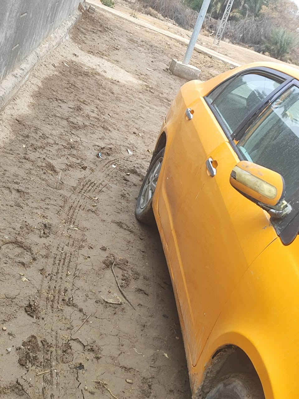 جيلي موديل 12 سياره حلوه وجديده مكفوله من الضربه والتبديل سنويه 27 ممشتغله تكسي ابد السعر 33وبيه مجال بيع مستعجل ***********
