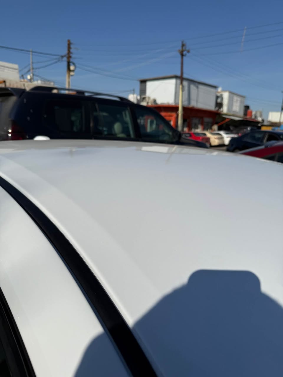 سنترا سپی بەفری پیش و پشتی کەپسە دەرگاو چاملغی لای سەکن بۆیاغە کەمیک ناو دوسەکەی گرتوە یەک مانگی ماوە بۆ رەقەم 
*********** أربيل, العراق
