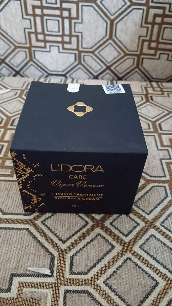 غراض كوزمتك ثلاث كراتين مسوكهن ب١٥٠٠ طي سعر وخذهن بالعافيه ستفاد منهن كلشي وكلاشي عطورات صوابين منضفات واقيات للاستفسار الاتصال الرقم ***********
