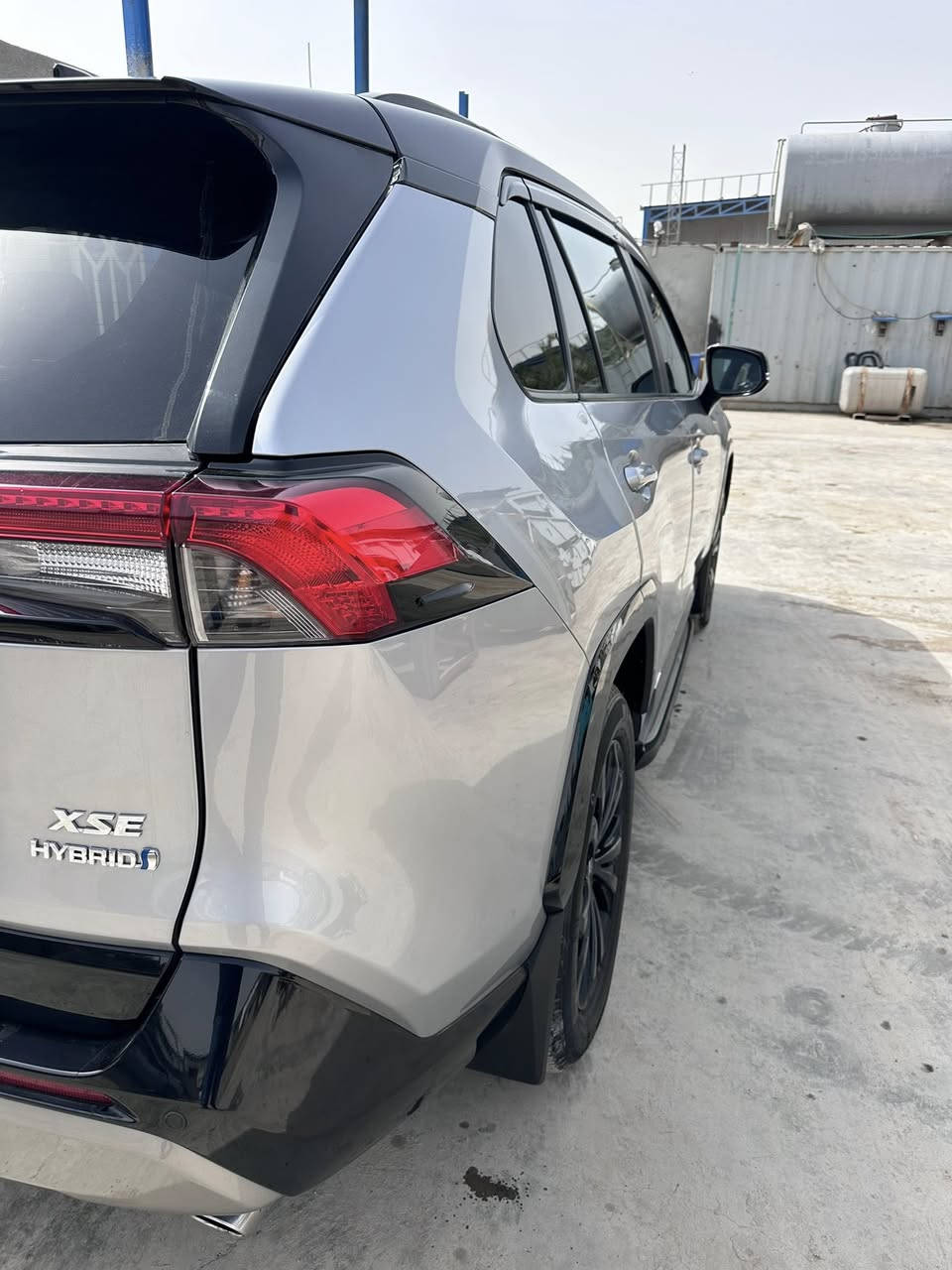 Toyota rav4 XSE      black edition
فل كامل 

فتحة ب  3 حركات كرستال 

الموديـــــــــــــل    : 2023 رقم الشاصي موجود بالفيديو

ملاحظة ؛ بطارية ليثووووووووم   

عدد الاسطوانات (سلندر) : 4 

سعة المحـــــــــــــــــــرك : 2500 سي سي

 نوع ناقل الحركة اوتوماتيكي 

المسافة المقطوعـــــــــة :36400 كيلومتر

اللون الخارجــــــــــــــــي : سلفر فضي قماره سوده

اللون الداخلــــــــــــــــــي : غرفة جلد مع مخمل سبورت اصلي اسود

   البطاريه والهايبرد 100‎%‎  

المواصـــــــــــــــــــفات :-  

فتحة كرستال ثلاث حركات 

فور ويل اوتو 

5 كامرات 360 درجه

داش كام من شركة تويوتا

حساس امامي

مانع تصادم امامي

حساس خلفي

مانع تصادم خلفي

فــــــــــــــــــرش جلد اصلي 

شاشــــــــــــــــــــــة  كبيرة JBL

تحكم مقاعد امامية كهرباء 

سيستم صوت سماعات JBL

كشن ميموري

مقاعد امامي حامي  

كامره امرايه الوسط

مرشات جانبيه

استيرين تدفئه

كشافات LED بف

كامــــــــــــــــــــــيرا خلفية

كامره اماميه

صندوق خلفي كهرباء مع خاصية الفتح QUICK RAPIDE

يسمو چلاق هههه

تحديد المسار على الطرق

Auto hold + مانع تصادم 

اضواء زنون اصلي

هاند بريك كهرباء

مراقبة ضغط الهواء في العجلات

بصمـــــــــــــــــــــة تشغيل 

بصمة ابواب

كشـــــــــــــــــــافات زينون  

مصـــابيح امامـــية AUTO 

حســــــــــــــــاسات امامي خلفي

حســـــــــــــــــــاسات اضويه 

حســـــــــــــــاسات مساحات 

تحــــــــكم كامل من الستيرن

جـــــــــــــــــــــــــنط 18سبورت بكج  

خاصــــــــــية الثبات الالكتروني 

المكابح مانــــــعه للانزلاق ABS 

توزيع قوى المكابح الكترونيا EBD 

خاصــــــــــــــــية تثبيت السرعة 

خاصــــــــــــــية مساعد المكابح 

عدد12 من الوسائــــــــــد الهوائية 

راديو / مسجل MP3 / مشغل  USB ,,,,,, AUX ,,,,, BLUETOOTH

والعديد الاضفات اخرى

السياره مبدل بيه دعاميه تفصيخ نفس لون بدون صبغ شباك لحيه رادار حساسات مالته لبلادي 

العنوان :/- بغداد - الدوره

 ***********

السعر 282
