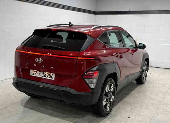 للبيع فقط بدون مراوس
هونداي كونا 2024

ماشية (22) الف فقط جديده بوضع الزيرو  مرقمه اربيل تحويل وكاله مضمون حادث كلش بسيط نص باب مصبوغ فقط ايرباك برده فقط 

مواصفات 
بصمة تشغيل
وبصمة ابواب
محرك 2000 دوش
كاميرة دواره
تبريد قطعتين امامي وخلفي
شاحن لاسلكي 
ويل كب كروم
كشنات كهربائي
مصابيح LED أمامية.
مصابيح LED خلفية.
أضواء ضباب.
أضواء LED ساطعة خلال النهار
نظام الدخول الذكي.
نوافذ كهربائية.
مداخل تايبسي
حساسات خلفية لصف السيارة
نظامي  Android Auto و Apple CarPlay.
نظام الملاحة GPS.
اتصال Bluetooth.
اتصال USB.
نظام تثبيت سرعة ذكي.
تشغيل المحرك عن بعد.
نظام تثبيت السرعة.

عنواني بغداد العطيفيه

للأستفسار***********

السعر 187 وبيهة مجال بسيط
