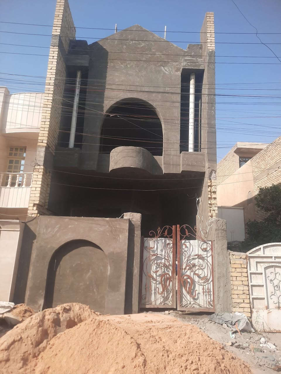 السلام عليكم خلفة لبخ متفرغ شغل خشن وناعم وفوم وطلس وتشميع وجهات الرقم بي واتساب ***********
