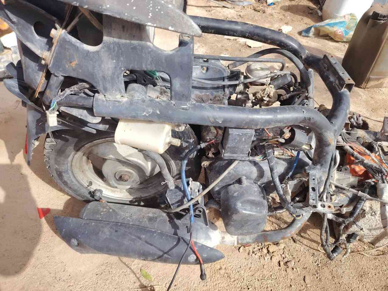 السلام عليكم
هاي الدراجه ما اعرف شنو عطلهة بدلتلهة كرنك جديد وغراض كلهة جدد وبعد متشتغل ماعرف  شنو عطلهة سابقن شغاله فقط صوت بل كرنك. للبيع السعر ب ٢٠٠ وبيهة مجال للشراي غراضهة كلهة جديده وكفراتهة كامله مكان الدراجه النجف ناحيه الحيدريه خان النص
***********
***********
