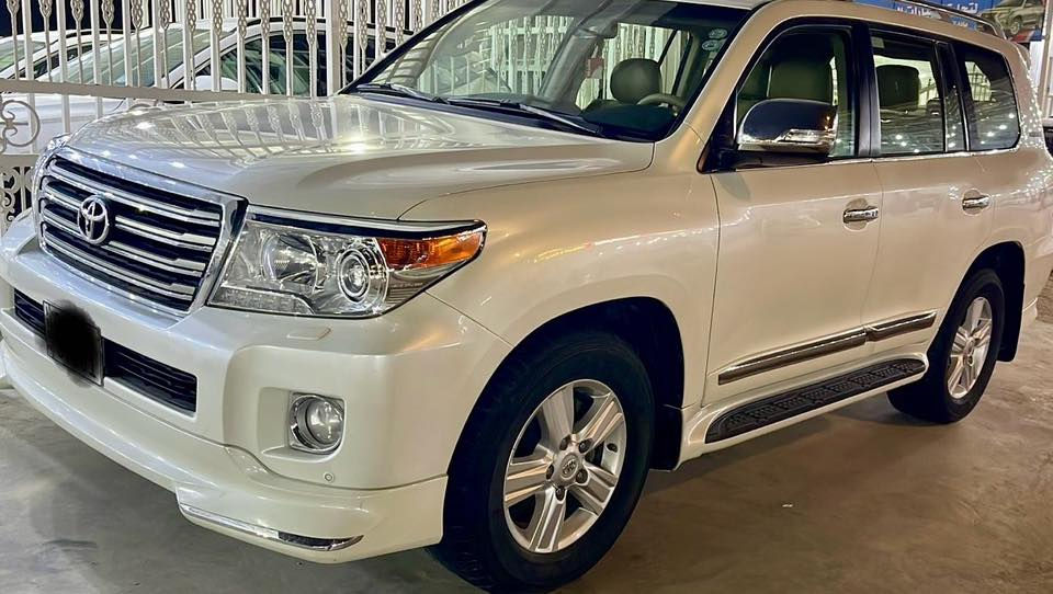 سلام عليكم من رخصة الادمن
لاندكرورز ٢٠١٥ شركة جيهان باب اول 
٨ ايرباك ام الطفايه
محرك ٦ سلندر ٤٠٠٠
ماشية ١٣٤ 
السياره جديده جدا 
مكفوله كفاله عامه من كلشي 
الشراي يتصل وبخدمته
***********
