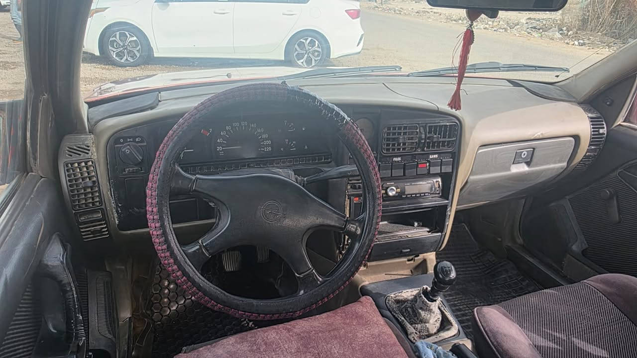 اوبل اوميكا موديل 1989 رقم انكليزي انبار كير محرك تايرات كهربائيات ممتاز  تحويل ثاني يوم السعر 25 وبيها مجال للاستفسار اكثر التواصل عبر الهاتف *********** والكورك ***********
