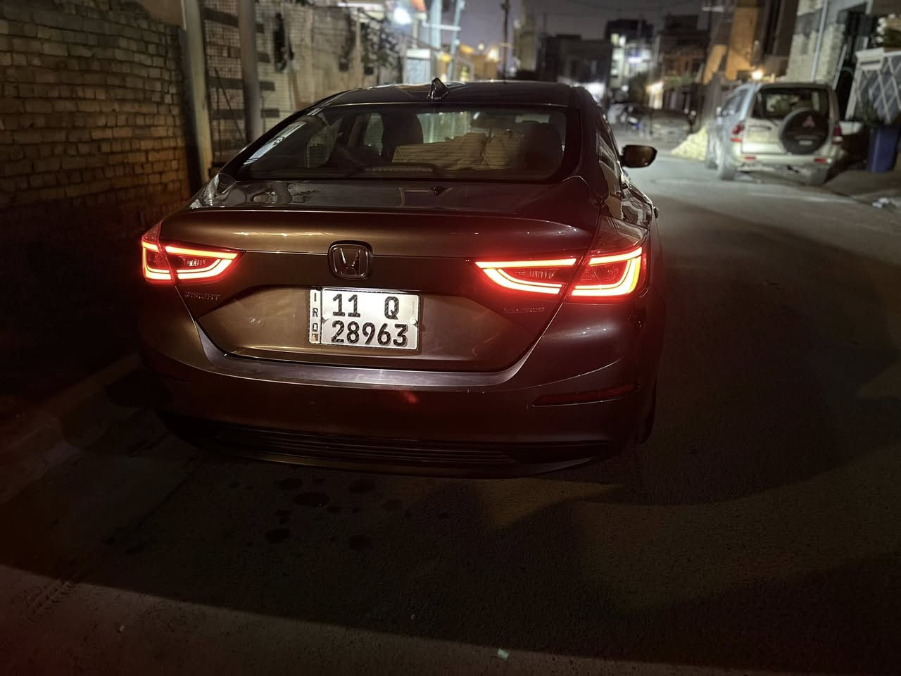 السلام عليكم من رخصة مدير الكروب سيارة هوندا انسايت موديل 2022 السعر 140 $ وبيها مجال قليل حك الجيك وبالخدمة وارد امريكي الضرر الباب خلف السائق والجاملغ فقط راسلني ادزلك صور الحادث  المواصفات 
رادارات جانبية
مثبت سرعة
دخول ذكي
تشغيل عن بعد
حساس جامات 
مانع انزلاق و مواصفاتها هواي ممشى السيارة 35ميل 
للتواصل *********** والرقم يوجد ايضا تواصل واتس
