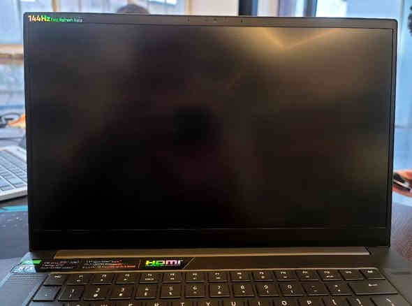 للبيع
Razer Blade 15
i7-11800H
 16 RAM
Ssd 2 slot
512-512 nvme 

RTX 3060
Screen 15.6 144hz 
بطارية جيده جدا 96%
السعر مليون و ٢٥٠ الف
للتواصل
*********** يوجد واتساب
