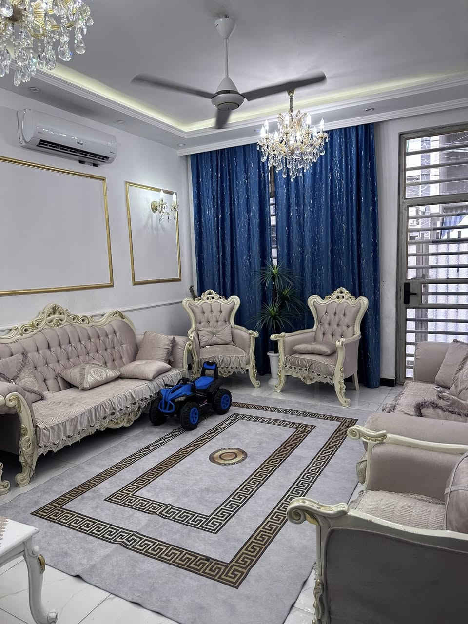 🏠مشتمل  80 متر  للبيع
الموقع الدوره بين الصحه وال60 موقع جداً ممتاز 

بناء حديث 2023 

🏣طابقين   

🌐واجهه 4نزال 18

🌐طابو زراعي اقرار محكمه 25 بأسمي 

🏨 الطابق الارضي يحتوي على صاله ومطبخ وغرفه نوم وصحيات وترك 

🌐والطابق الثاني غرفتين نوم وصحيات 

🏨سطحين وبيتونه 

🏨 عرض الشارع 10 متر  خدمات كامله مي  كهرباء تبليط مجاري 

ملاحظه / البيت يباع مع الاثاث والاثاث كله درجه اولى 

الاستفسار مراسله الصفحه او الاتصال على الرقم 
***********
