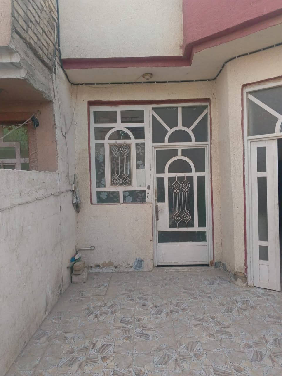 مشتمل للبيع ١٢٠متر ٦في٢٠ طابو صرف بسمي طابق واحد غرفه نوم وحده كلدور صاله مطبخ صيحات داخليه وخارجيه حالين البيت فارغ العنوان حله شارع ٨٠ حي العسكري بساحه الي وره مخبز مهند اوو مقابيل مول سيد زيد استفسار *********** خاص ماكو شراي اتصل ع رقم
