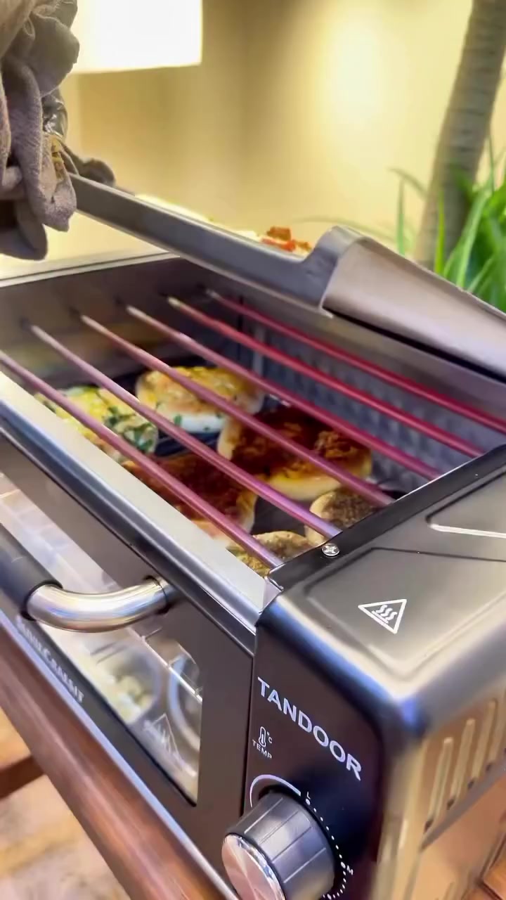 فرن تندوري كهربائي سيلفر كرست 🔥

خبز طازج وطعم تنور أصلي بالبيت بكل سهولة 😍
مثالي للخبز العربي، الصمون، الشباتي، البيتزا والمناقيش

⚡️ قدرة 2100 واط
🔥 حرارة تصل إلى 400 درجة
🎛️ تحكم بثلاث مستويات حرارة
🪟 باب زجاجي آمن وتصميم عملي

📦 يأتي مع جميع الملحقات (صينية + شبك + ملعقة بيتزا + ملقط)

اختيار مثالي لكل بيت يحب الأكل الطازج 👌

#فرن_تندور #مطبخ #خبز #بيتزا #مناقيش #طبخ #ادوات_مطبخ #عروض #العراق #تسوق #تخفيضات #مطبخي #اكل_بيتي #ترند


**إذا كنت صاحب هذا الإعلان وتريد حذفه لأي سبب، رجاءا أرسل رسالة إلى الدعم الفني**