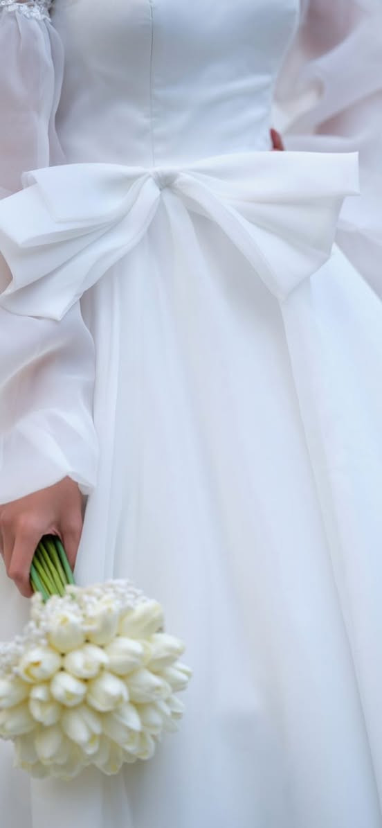 بدلة زفاف للبيع جديدة ملبوسة مرة وحدة فقط للاستفسار الاتصال على *********** مكاني بغداد
