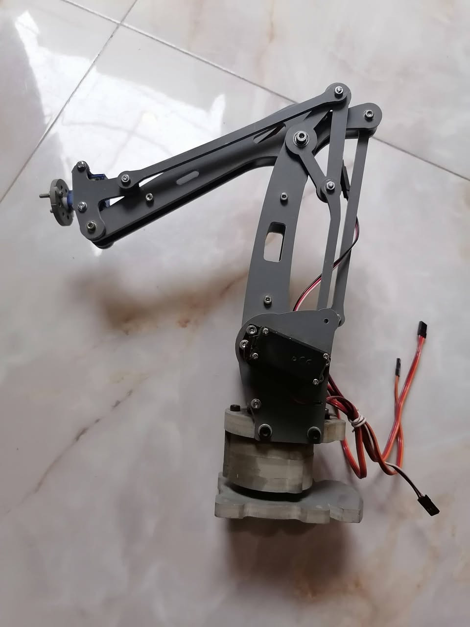 روبوت يفيد طلاب مشاريع التخرج ..كارت مكينة CNC الي يخدمة واتساب ***********
