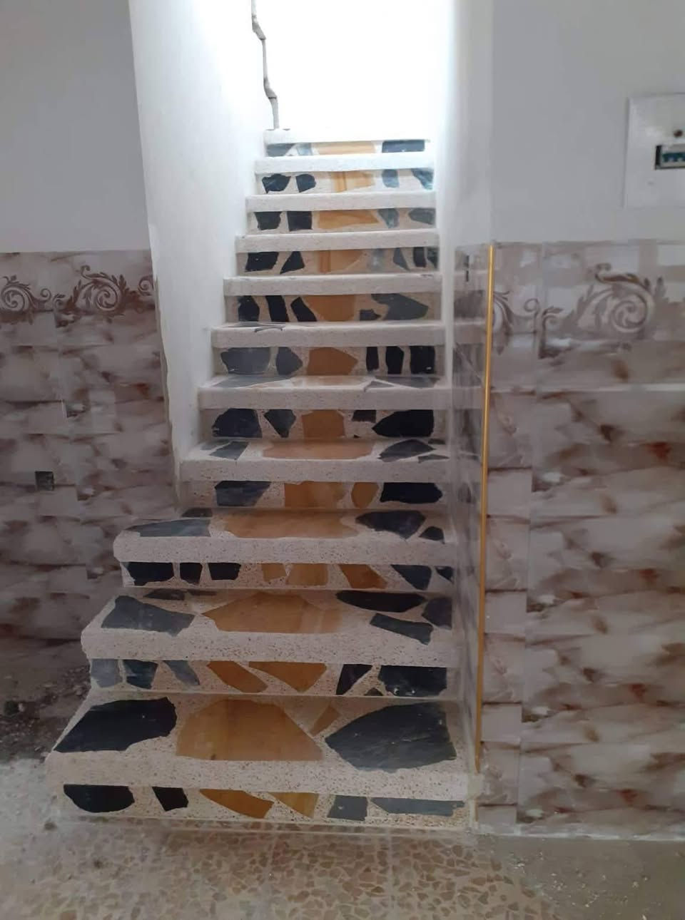 معمل الشروق لإنتاج البايات بكافه انواعها التعليق والتغليف ومن افضل المواد  وسمعت السعودية  الموصل  الملونه الجنب  اليمن رقم  الهاتف ***********صالح ابو مثنى
