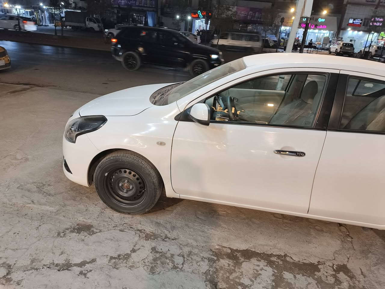 السلام عليكم نيسان سني هندي موديل 2024 ضمان شركه السور ماشيه ١١ ألف وشويه سياره مكفوله  كفاله عامه ما عده شخص بسيط بلباب رقم بغداد الجديد السعر ١٢٨    وبيها مجال أن شاء الله المكان بغداد شهداء البياع   ***********
