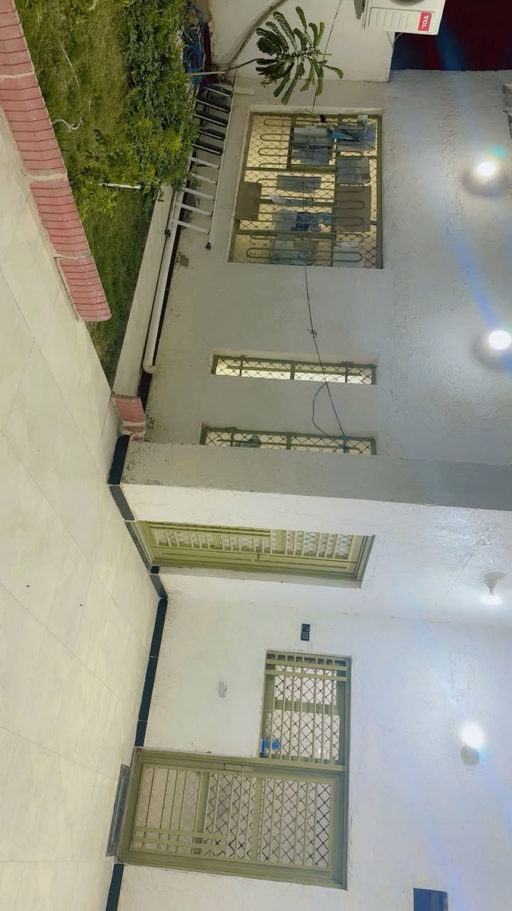 دار للبيع 200متر ركن قرب الشارع العام حي الشهداء  طابق ونص ***********سعر 170 وبيه مجال
