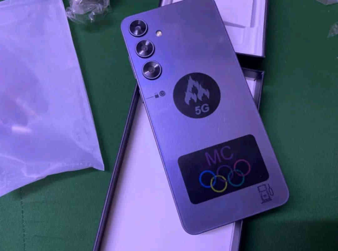 للبيع موبايل  galaxy s25 plus 
ذاكره 512 
عشوائيه 12
بطاريه 5110
مشغل ثماني النوات
كامره خلفيه بدقه 200 ميكا بكسل
الاماميه بدقه 62 ميكا بكسل
رايدته ب٣٥٠ وبي مجال جدا بسيط مكاني بغداد حرية قرب ساحه عدن
*********** واتساب فقط بغداد, العراق
