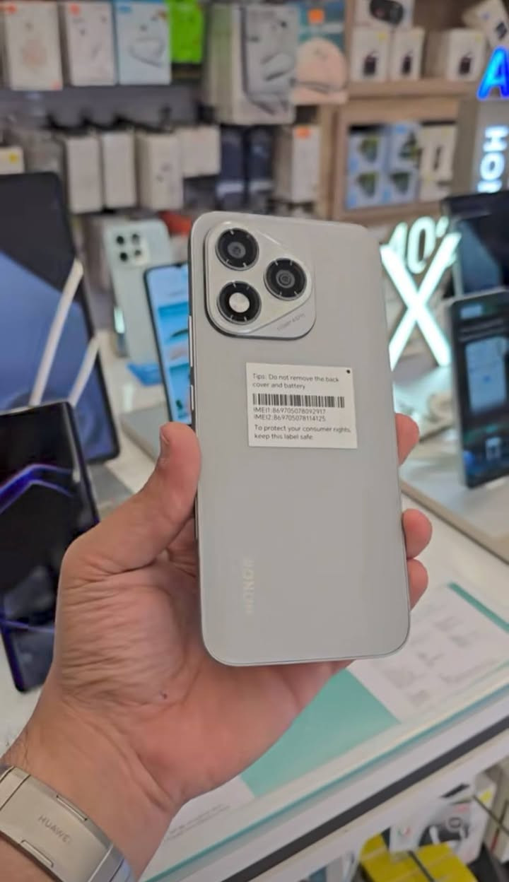 هونر 400   مستخدم يومين فقط. ذاكره 256 ببجي يشغل 60فريم.  للمراوس ايفون اذا عندك


**إذا كنت صاحب هذا الإعلان وتريد حذفه لأي سبب، رجاءا أرسل رسالة إلى الدعم الفني**