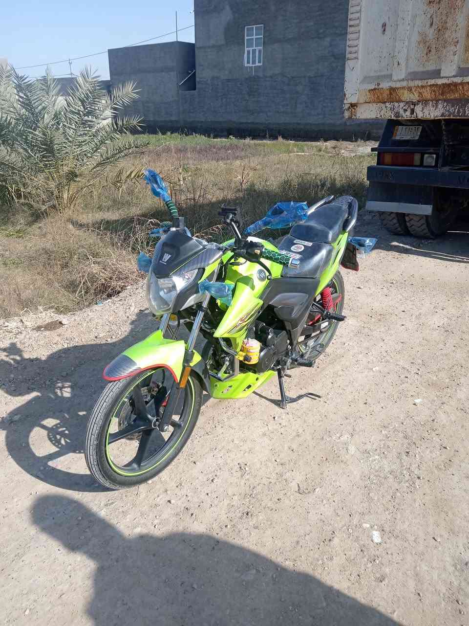 السلام عليكم دراجه هاوجي KAللبيع موديل 2021مسجله بيه سنويه  شرط تحويل ثاني يوم  لون اخضر مميز الدراجه مكفوله المحرك صبانه ماا ممدود علي السعر 16ونص وبيه مجال المكان الرمادي السجاريه 
رقم الهاتف: ***********غير متواجد عل خاص
