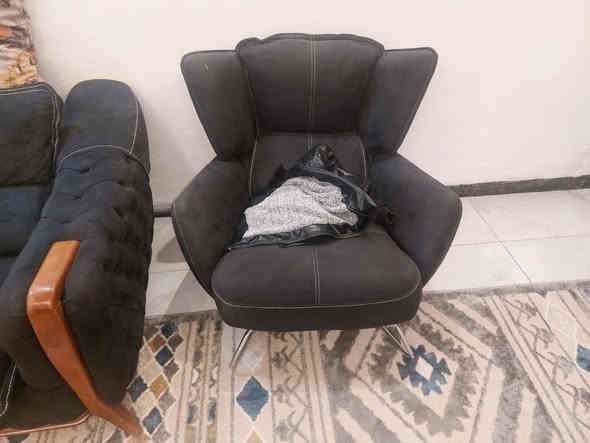 تخم كامل مستعمل شي قليل للبيع 

رقم ***********
