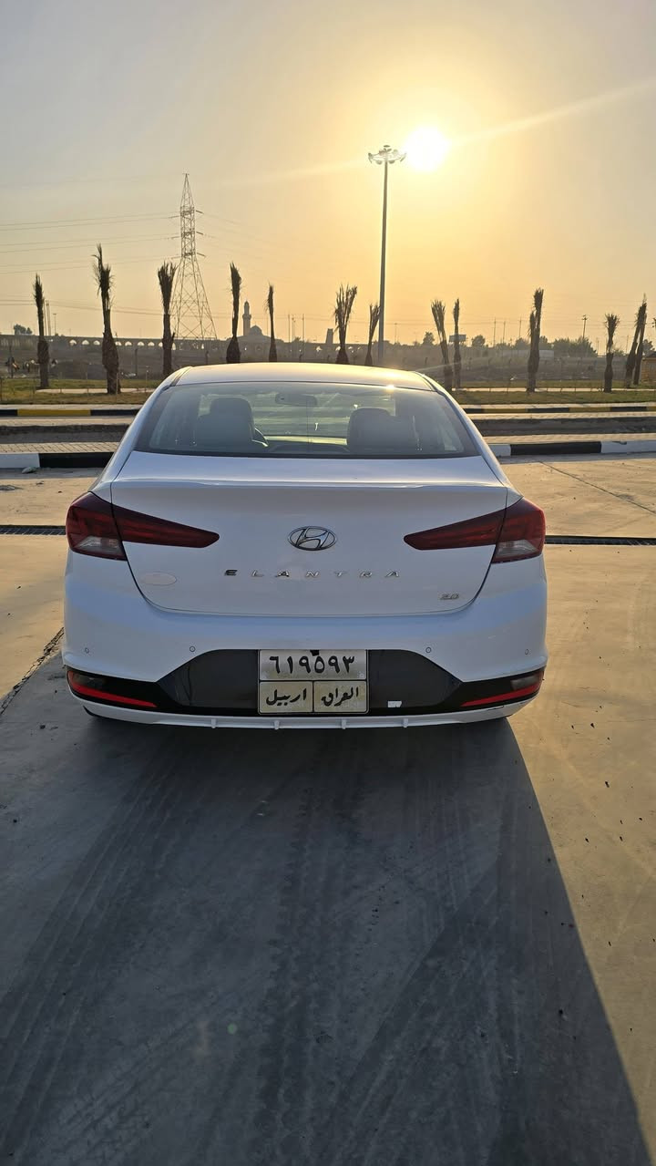 النترا 2020  وارد خليجي مكفولة ماعدا بارد بلجاملق الأيمن  محرك 2000 دوش ماشيه 148000 فول مواصفات 
المواصفات :
فتحة سقف
تحكم ستيرن
ثلاث وضعيات قيادة Sport-ECO_Normal 
كاميرا امامية وخلفية 
رادار امامي خلفي 
بصمة تشغيل
اشارة ترحيب 
بصمة ابواب 
تبريد قطعتين
لايت لد
كشنات جلد 
للتواصل ***********
