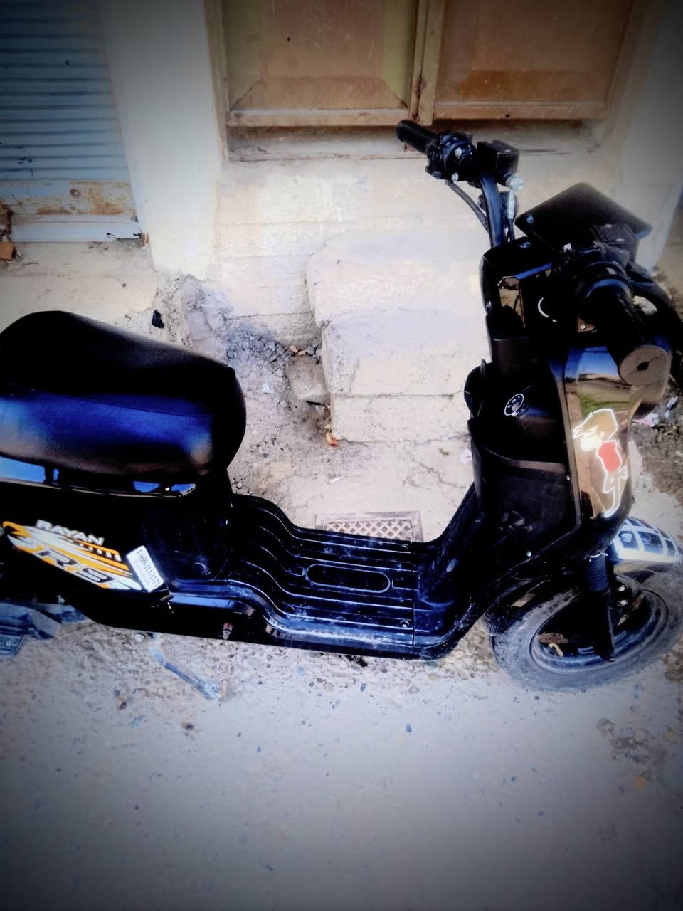 مطور شحن r9 نضيف انطيك بطاريات و ملف وعقل شرط بي نضام R وp و سويجات 2 وبصم1 مطور نضيف سعر 350 وبي مجال بسيط مكان موصل حي نابلس  رقم الهاتف *********** بي وتساب
