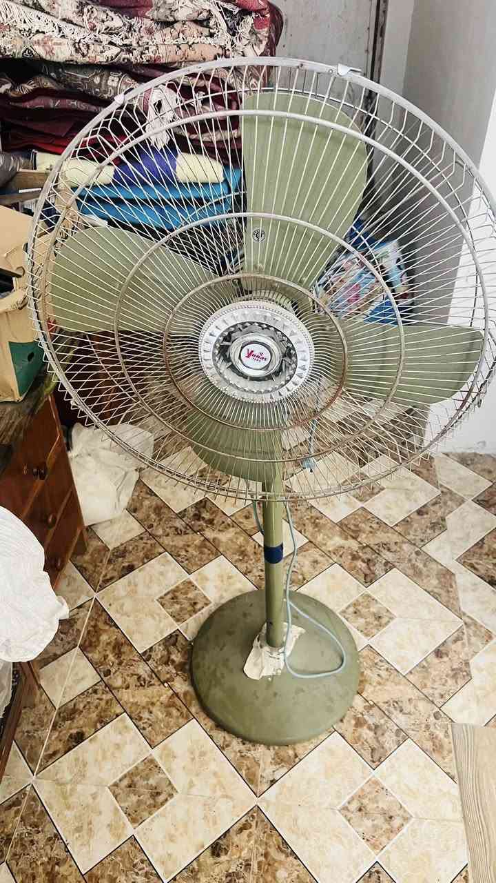 السلام عليكم 
للبيع مروحة كبيرة أصلية جديدة كما موضحة بالصورة السعر ٧٥  ألف المكان واسط الشهداء نهاية شارع معمل المرور للاتصال ***********
