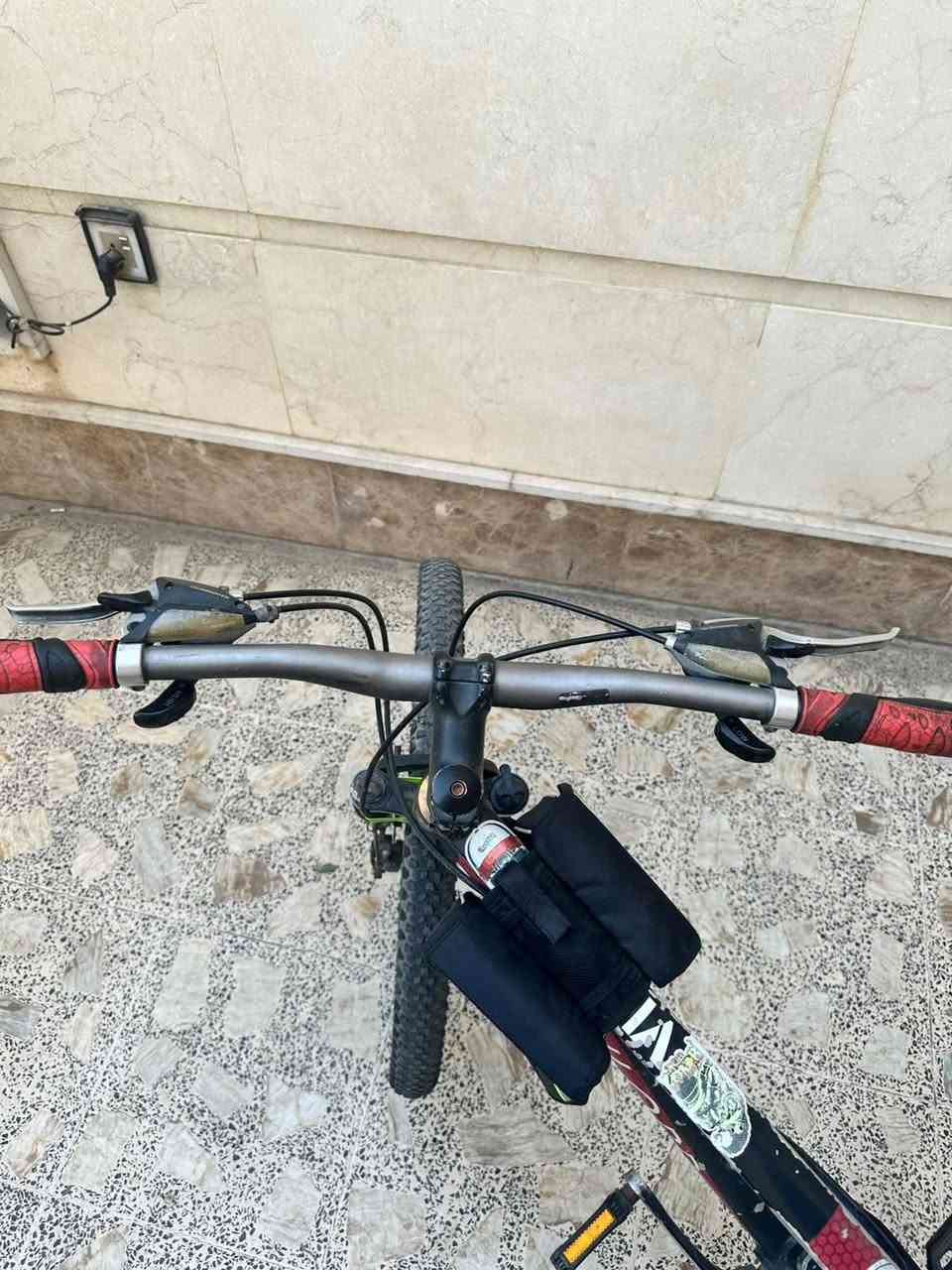 السلام عليكم بايسكل جبلي من ماركه موليرد صناعه بولندا بايسكل مختم كله zoom بايسكل كله الالمنيوم بايسكل جديد الله شاهد مابي اي نقص تايرات بلاديه سستم شيمانو بايسكل كله شيمانو بايسكل مزود تزويد بلادي بطيخات رياضي مكاني بغداد السيديه *********** واتساب
