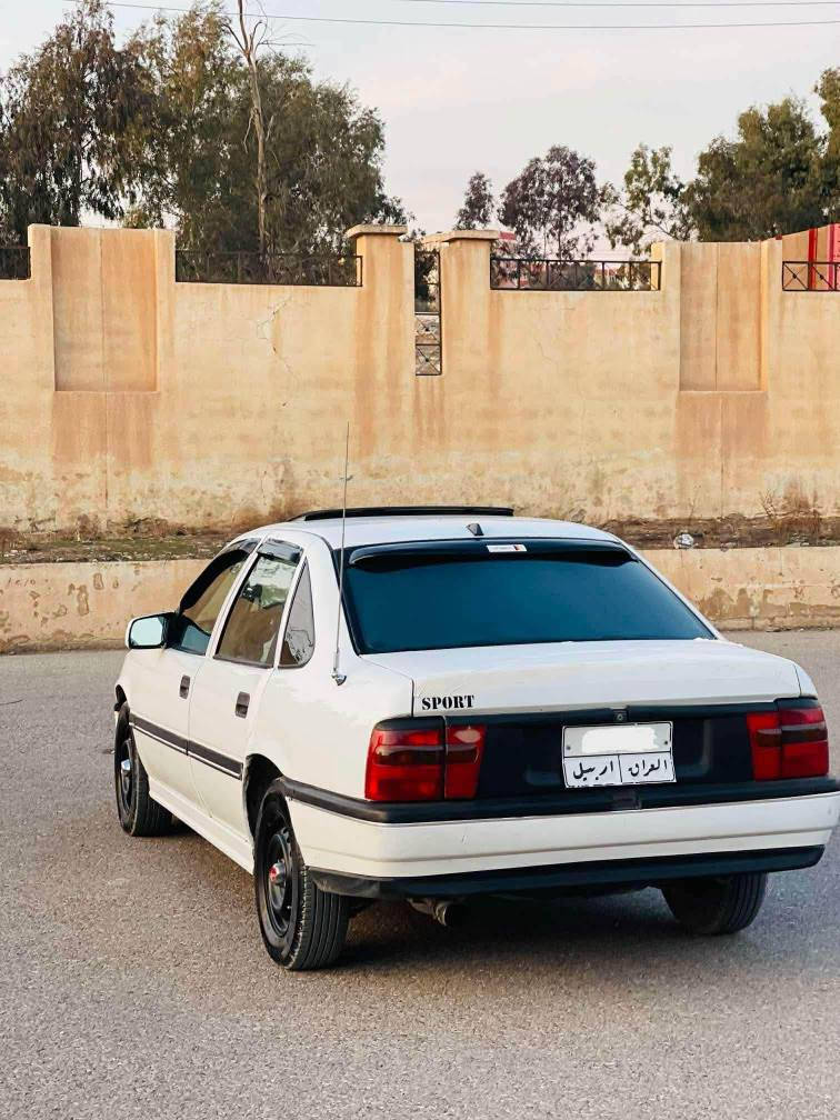 ‎

ڤیکترا مۆدێل 1991 بۆ فرۆشتن گێو مەکینە بەشەرت
سلایتە abs زۆر توندتۆڵە هیچ مەسروفی تیانیە سەنەوی بەسەرچوە سێ پارچە و پێشی سڵایتەکەی سبۆغە بێ داخیلی پێشوو پشتی کەپسە هەرچوارتایەی نوێیە سعر 33 وەرەقە و معامەلە شوێن کۆیە 
ژمارەی خاوەن کاڵا *********** كويسينجاك, أربيل
