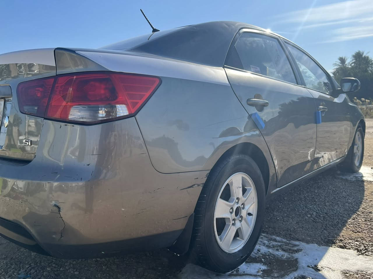 السلام عليكم سيراتو موديل 2012 كفاله عامه من الضربه وتبديل ولصبغ بيه بس شخوط قليله سياره جاهزا من كلشي مكينه 1600سياره تبريد حداديه تخم تاير كلشي شغال بيه سنويه صاقطه 2022 رقمه سليمانيه 
السعر95 وبيه مجال
التصال ولاستفسار ***********
