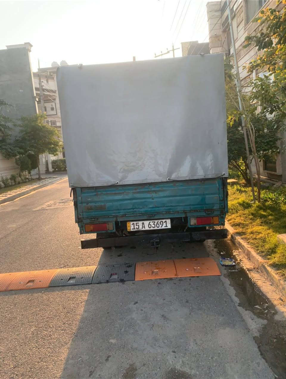 سلام عليكم سامسوك موديل ٢٠٠٠ صدر مامي جديد كامل و خلفي نضيف  كهربائيه كله شغاله تخم تاير خلفي جديد رقم سنويه هزة جديد سيارة نظيفة سعر ٤٤ بيه مجال  ***********
