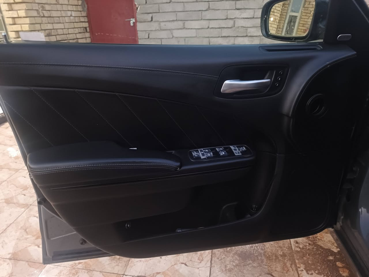 سلام عليكم دوج جاجر موديل ١٩اصل بلاد كفاله عامه ضربه وصبغ وكلير
تويل سياره مواصفات عده لفتحه وشفتات 
سياره جلد كله 
رادار كامره مري قلاب نضام ملاحه نفكيشن 
تدفئه الكشانات وسترين 
نضام تشغيل عن بعد 
نقطه عمياء 
كير حداديه مكينه خير من الله 
تخم تاير  لون سمنتي سموك مميز 
رقم بغداد ماداور ثاني يوم بسمي سياره 
سياره كامله برغي نقص ما بيه ماشيه ١١٦ ميل 
مكان سياره ناصريه 
خير من الله سياره نضيفه وحلوه وبل عافيه عل ياخذه والله يرزقنه ويرزق جميع  التواصل :***********
خاص مغلق فقط تصال وتساب
