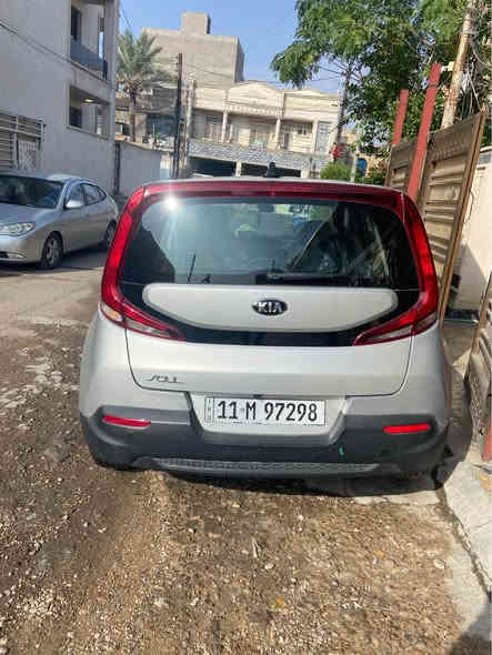 السلام عليكم للبيع كيا صول وارد أمريكي موديل ٢٠٢٠ حادث كلش بسيط حافة البنيد ونفسه مصلح وهنا بلعراق بيها فقط صبغ باب سايق وجنطة بدون دواخل شواصي لغود تكم حوض كلهن كفاله سيارة رقم بغداد الجديد مكينه ٢٠٠٠ دوش 
السعر ١٢٣ ورقة 
مكان سيارة حي جهاد 
***********
*********** بغداد
