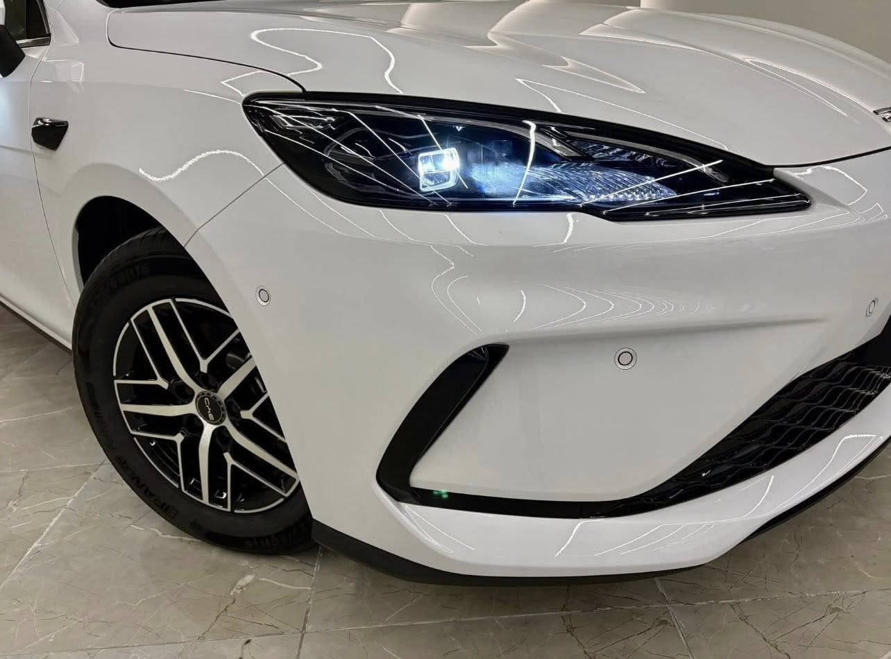 BYD SEL 05 FLAGSHIP 
فوول مواسەفات 
١٣ کامیرا و رادار و ئۆتۆپارک شاشە گەورە 
٤٠ کم رۆشتوو
١ رۆژ کاتی شکاوە 
 نرخی خوار بازار ئەیفرۆشم
***********
