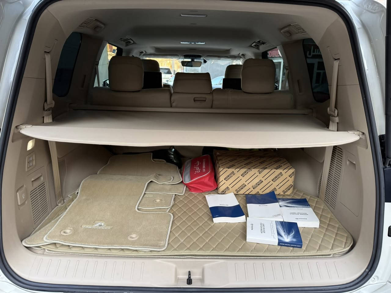 تويوتا vx twin turbo
لاندكروزر 2022 
مواصفات vx
توين توربو 
ماشي 40 الف كيلو حقيقي 
سياره رصعه مابيها كلين 
فول مواصفات معروفه 
كتاب تضليل بيها 
رقم اربيل 
نضيفه جدا 
***********
