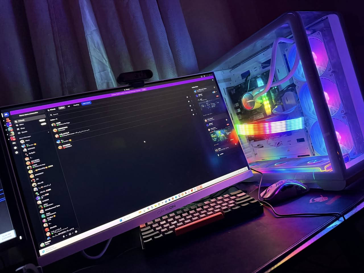 من رخصه لادمن 
لتجميعه كلهه للبيع ما ابيع قطع 
لكيبورد ريد دراكون برو مغناطيزي ستين بل ميه 
لماوس كلوريوس مودل دي 
لمايك هايبر اكس ولسماعه فيفينيا 
ولكامره لوجتك فور كي تلاثين فريم 
وميز وكرسي وشاشه كيم اون ميه ثمانين فريم تو كي
صارلي تلث اشهر مشتريهه اشغلهه ساعه بليوم لان انه دلفري وثنعش ساعه بل يوم اشتغل ضمان بعده بيهه سنه علا جميع لقطع بليوم اشغلهه ساعه لو ما اشغلهه 
مكاني بصره ما عندي توصيل تواصل وتساب اتصال 
***********
