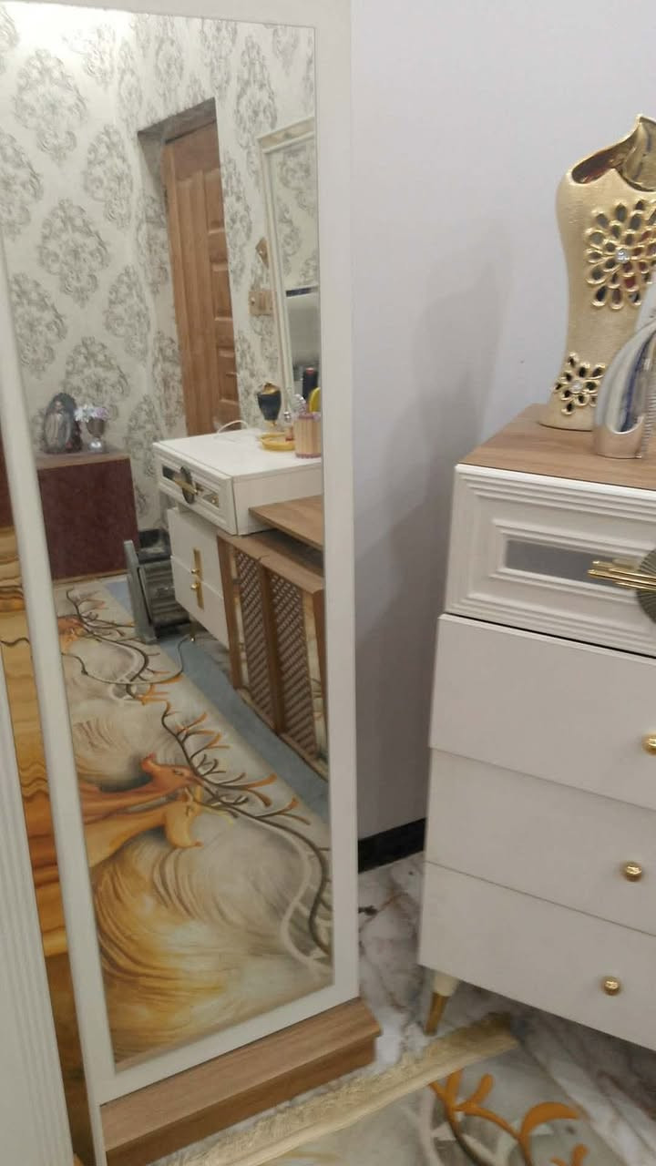 غرفة نوم اخت الجديده استعمال قليل السعر مليون و٢٠٠ وبيهه مجال  مكان الدوره تواصل على هذا الرقم *********** واتساب
