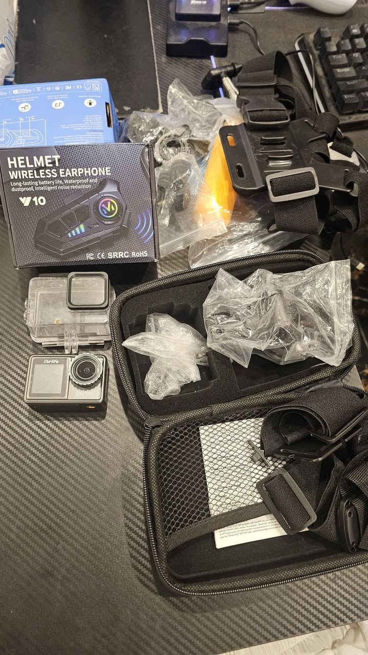 اخوان كامره للبيع وياها كل ملحقاتها عدى الرام ،تصويرهة مثل ما موضح بالفيديو سعرهة ٨٠ 
وسماعات خوذه القطعه على 15 
عنواني بغداد الشعب ***********
