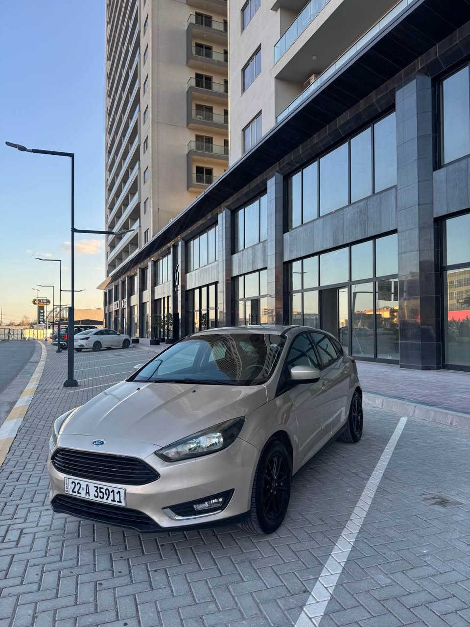 فورد فوكس 2018
130km رۆشتوە 
٣ پارچە و نیوو بۆیاخ 
گیڕ و مەکینە بە شەرت 
تکایە مشتەری نیت سەرمان مەیشینە لەگەڵ ریزم 
٨٣ ومجال
***********
---
فورد فوكس 2018 
سياره ماشيه ١٣٠ الف كيلو
بيهه ٣ قطع ونص صبغ 
گير ومحرك بشرط 
سياره كلش حلوه ونضيفه 
للاستفسار اكثر 
*********** السليمانية, العراق
