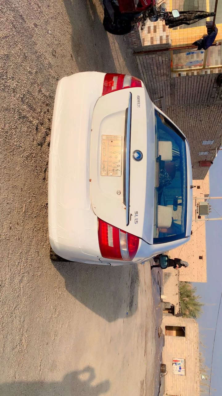 السلام عليكم جيلي موبل موديل 2012 كير عادي كفاله من الضربه والصبغ سياره كير محرك 
حداده تايرات ما ناقصها شي رقم بصره 
السعر ٣٠ الاتصال ***********
