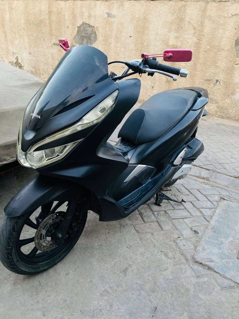 السلام عليكم للبيع
PCX الـجـيـل الـثـالـث

كفالة عامة 

حساس زدحام

ستان حساس 

دراجة جديدة بمعنى الكلمة 

مكاني بغداد جميلة 

***********
