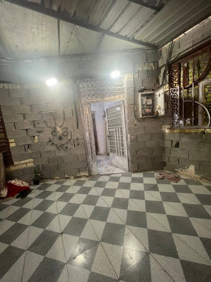 سلام عليكم ورحمه الله وبركاته
دار البيع
العنوان بغداد النهروان شارع شمري 
 بيت البيع نهايت شارعً شمري قرب أبو شاكر الوكيل
البيت 200 متر الوجهيه 10 

لاستقبال  الطول 7 العرض 4 الرضيه بورسلين 

الصاله طول. 8 والعرض 4 

3 غرف وحد

4+5 وثانيه 4+4

3+3 

بي تركً والسطح شتايكر. 

البيتونه سندويش

السقف عكاده مضبوط والبيت كله رباطات درجه ئوله 

البيت ريده ب

55 وبي مجال 

البيت. بئسمً ورثه ويحاولون 

البيت بس 3 قرفً عوزهن رضيهً وبوركً

***********

تنويه البيت طابوك ورباطات بس الوجهيه بلوك
