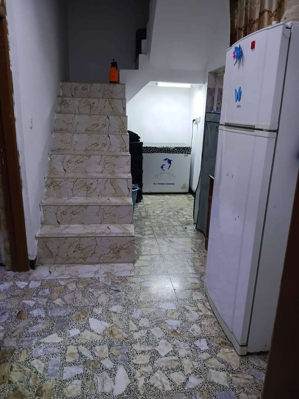 للبيع 
بيت للبيع ١٠٠متر مربع بناء قاط واحد غرفه نوم  واستقبال ومطبخ وصاله صغيره وطرمه صغيره العنوان زراعي حي الاسرى بفرع سكلة شامل 
الاستفسار الاتصال على رقم موجود بس واتساب 
***********
