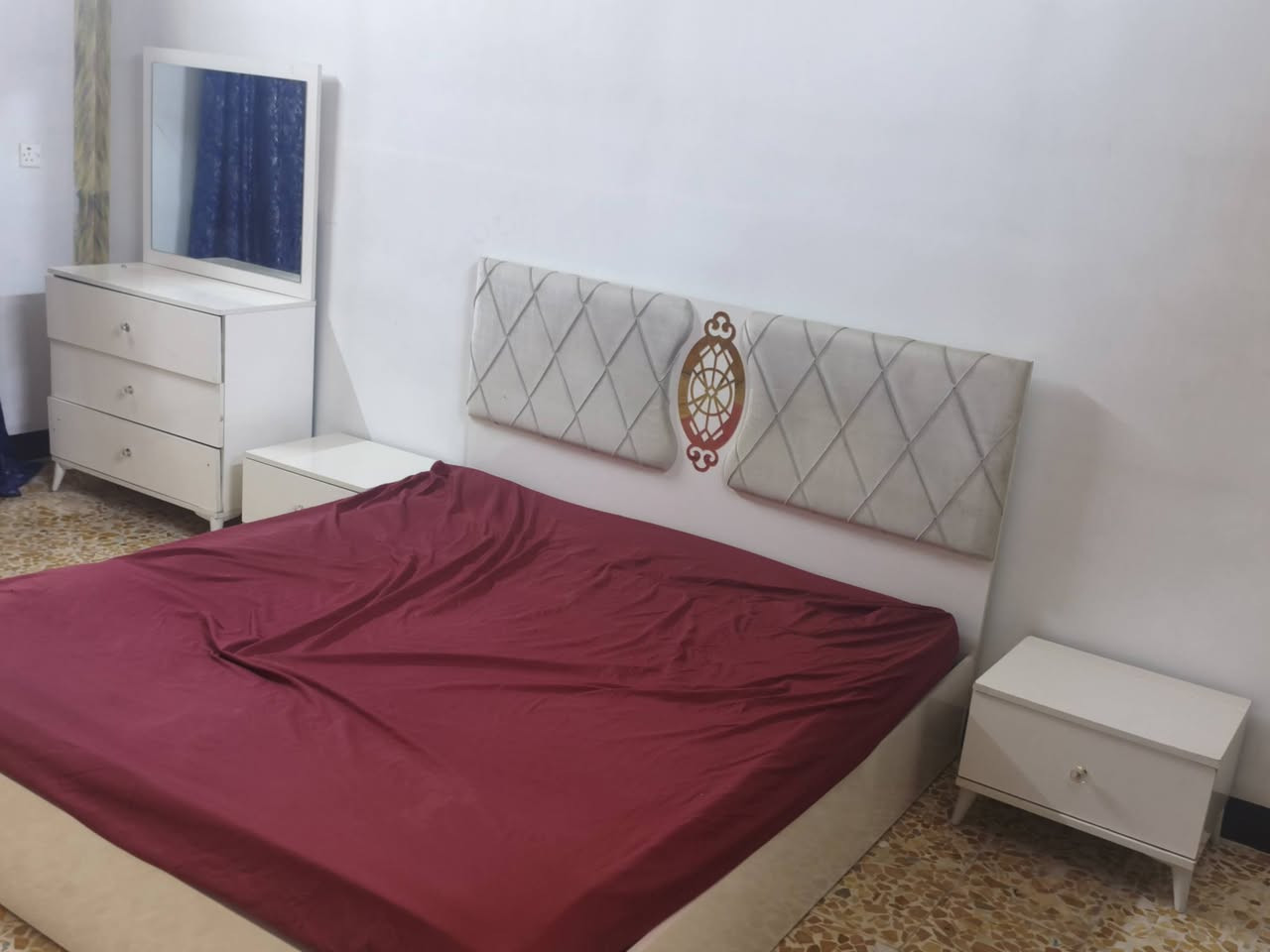 غرفه تركيه سعره 300
موصل جانب الأيمن ***********
