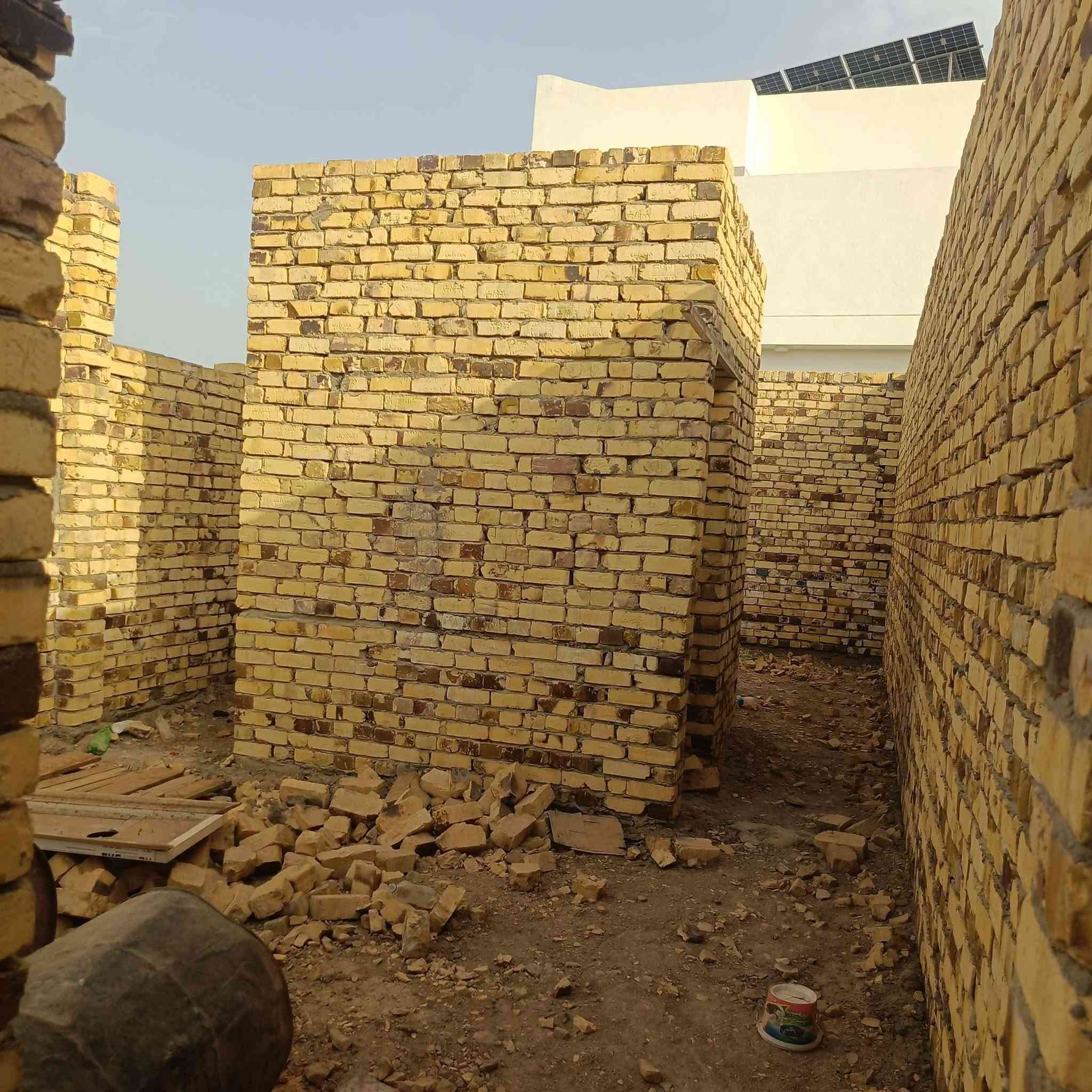 السلام عليكم من رخصت  الدمن 
هيكل للبيع مساحه 100متر 5*20 يم الامام بكر ابن علي (ع) *********** مستعجل على البيع عندي مريض

