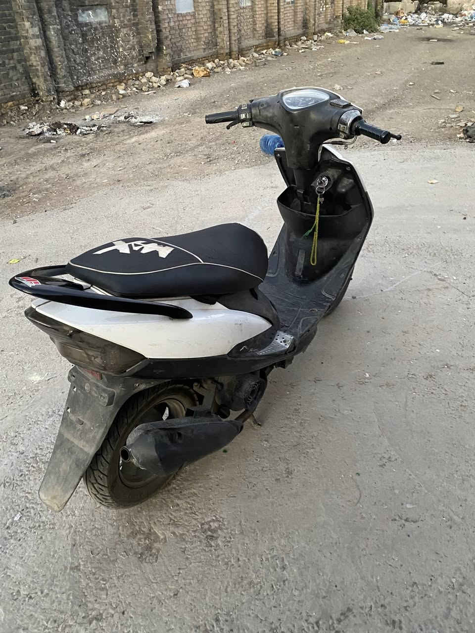 سلام عليكم دراجة ماكس عدلة للبيع  دراجة خير من الله مكينتها ٤٩بلاد ممفتوحة دراجة خير من الله نكرة سلف بكل وقت هندر شغال بريك خلفي شغال و البريك الأمامي يحتاجلة  دهن السعر ٤٥٠ وبيهة مجال حك الجية الاستفسار *********** بي بس واتساب
