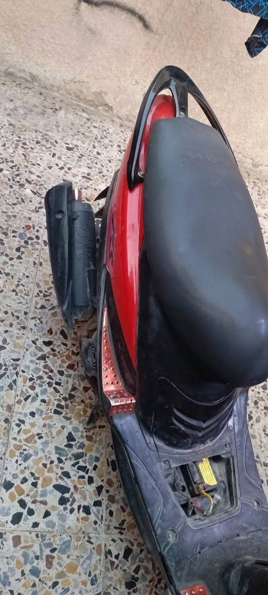 دراجة ماكس عدله نضيفه الدراجه شلعه تشك الكاع
تاير خلفي جديد صالصنه fm بيها صوت بل كلج خفيف 

مكان المشتل رقم *********** واتساب فقط سعر 380 وبيها مجال بسيط
