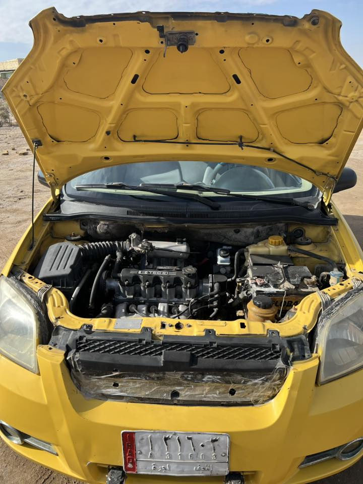 السلام عليكم 
أفيو 2009 
مصفرة من الغرامات. 
محرك  1400 
نضافة مثل ما موضح ب صور. 
السعر 50 وبيه مجال بسيط 
العنوان الديوانيه الحمزة الشرقي 
للتواصل ***********
